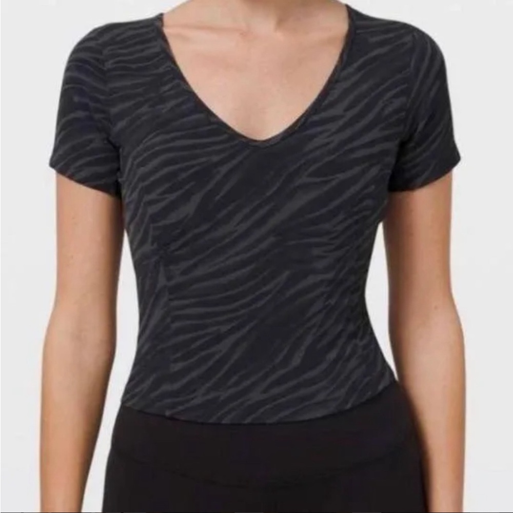 TopsLululemon align short-sleeve cropped zebra print grey black top size 8
